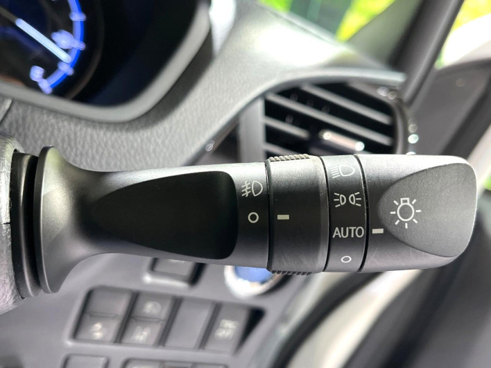 2018 Toyota Noah DAA-ZWR80W (UW-6a2785c2d9e02)[9]