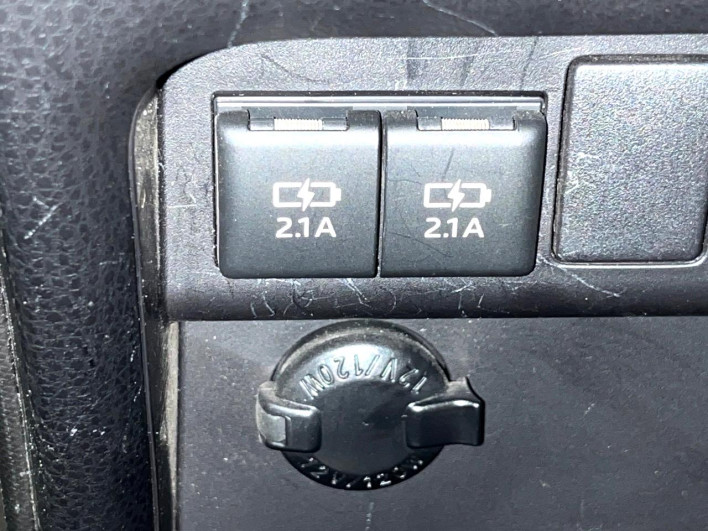 2018 Toyota Noah DAA-ZWR80W (UW-6a2785c2d9e02)[23]