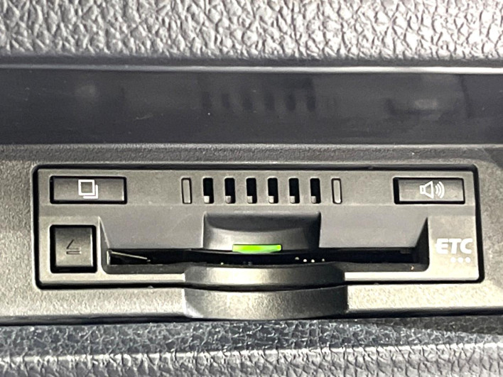 2018 Toyota Noah DAA-ZWR80W (UW-6a2785c2d9e02)[13]
