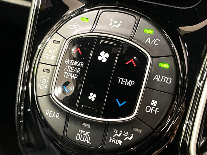 2018 Toyota Noah DAA-ZWR80W (UW-6a2785c2d9e02)[20]