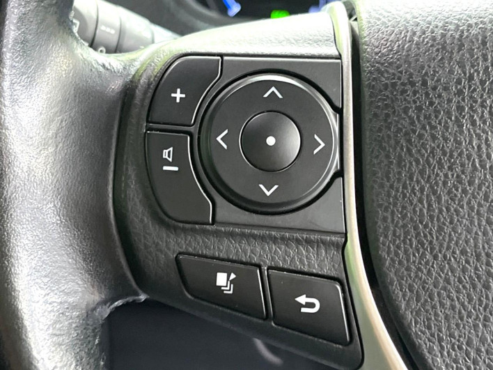 2018 Toyota Noah DAA-ZWR80W (UW-6a2785c2d9e02)[11]
