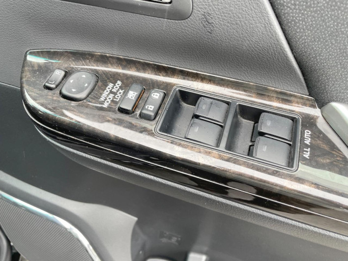 2014 Toyota Vellfire DBA-ANH20W (UW-6a28d4c818c9d)[16]