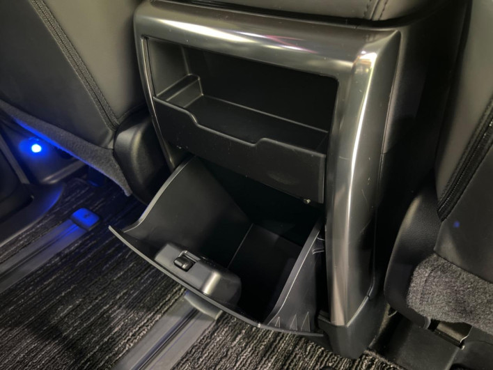 2020 Toyota Alphard Hybrid 6AA-AYH30W (UW-6a28d4d9d1bdc)[17]