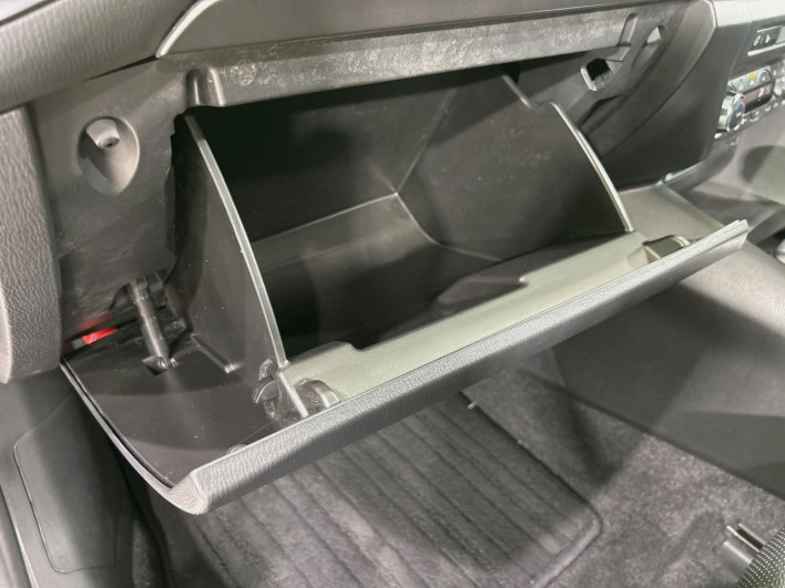 2016 Mazda Axela Sports LDA-BMLFS (UW-6a28d4fb6d08d)[28]