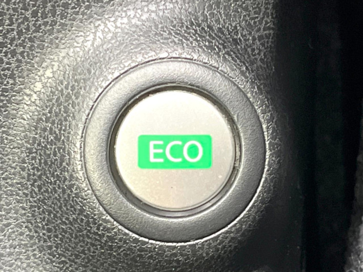 2015 Nissan Note DBA-E12 (UW-6a28d50fdd48a)[23]