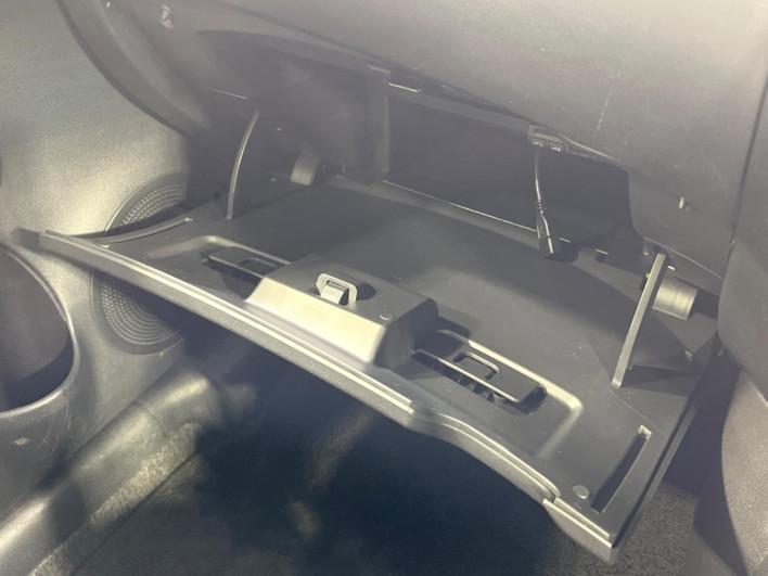 2015 Nissan Note DBA-E12 (UW-6a28d50fdd48a)[26]