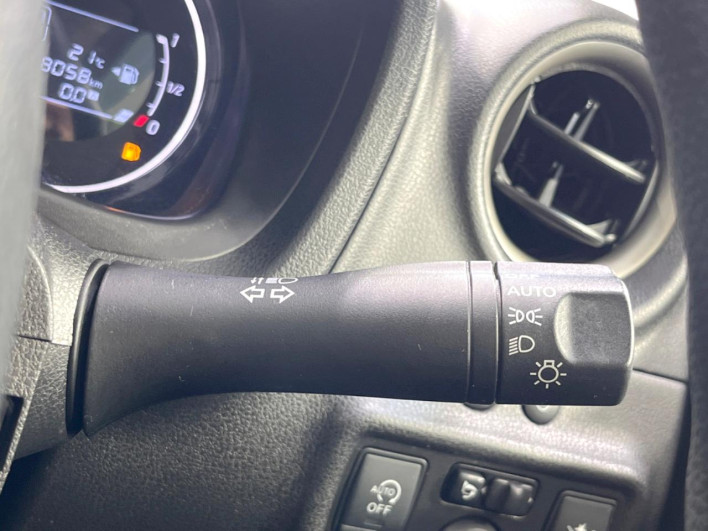 2015 Nissan Note DBA-E12 (UW-6a28d50fdd48a)[16]