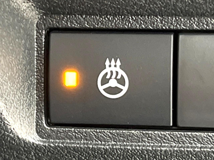 2021 Nissan Note 6AA-E13 (UW-6a28d512ad376)[9]