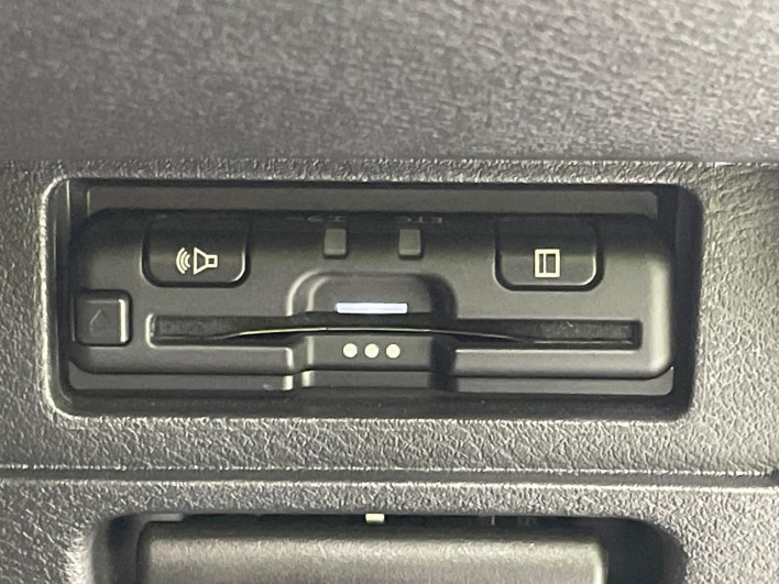 2022 Nissan Note 6AA-E13 (UW-6a28d51750205)[23]