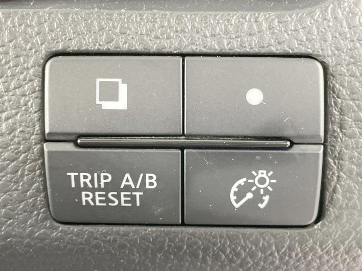 2015 Nissan Serena DBA-FNC26 (UW-6a28d520b9d95)[27]
