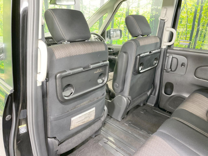 2015 Nissan Serena DBA-FNC26 (UW-6a28d520b9d95)[11]