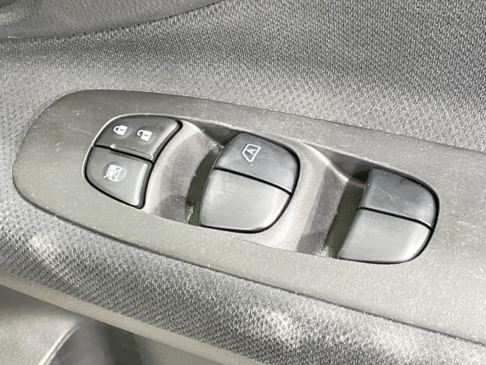2015 Nissan Serena DBA-FNC26 (UW-6a28d520b9d95)[15]