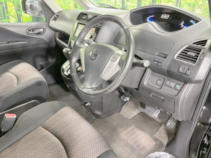 2015 Nissan Serena DBA-FNC26 (UW-6a28d520b9d95)[14]
