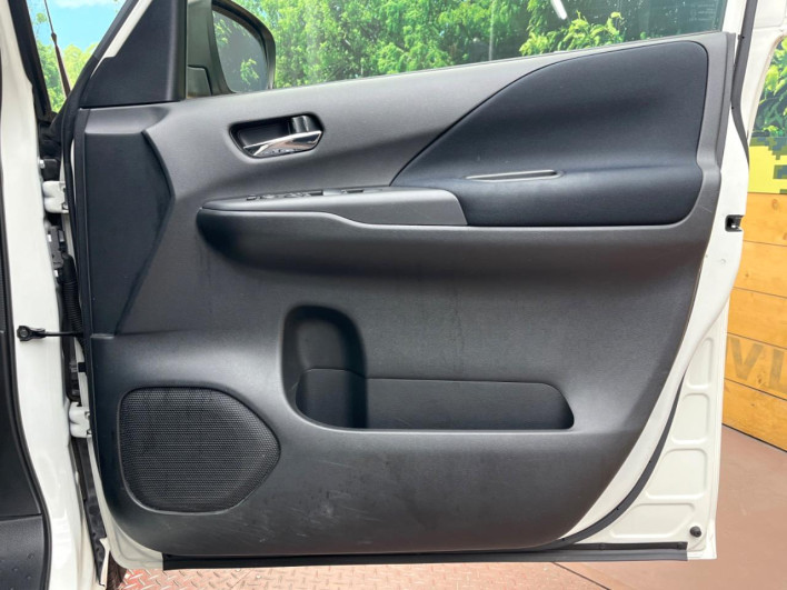 2016 Nissan Serena DAA-GC27 (UW-6a28d529b0e98)[27]