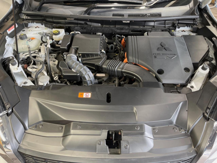2022 Mitsubishi OUTLANDER PHEV 5LA-GN0W (UW-6a28d53c00fba)[4]
