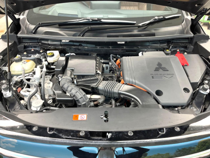 2024 Mitsubishi OUTLANDER PHEV 5LA-GN0W (UW-6a28d53da9a95)[4]