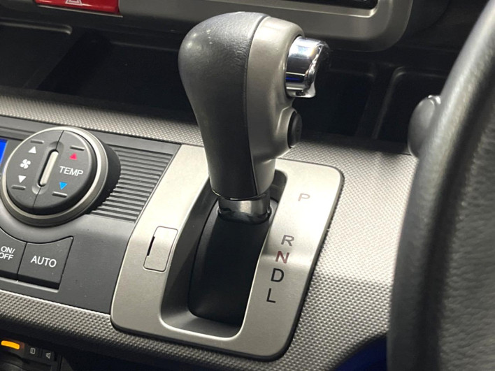 2015 Honda Freed hybrid DAA-GP3 (UW-6a28d53ec62ae)[8]