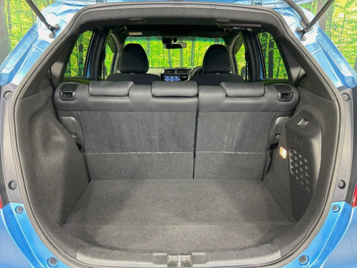 2017 Honda Fit Hybrid DAA-GP5 (UW-6a28d53f78da5)[18]