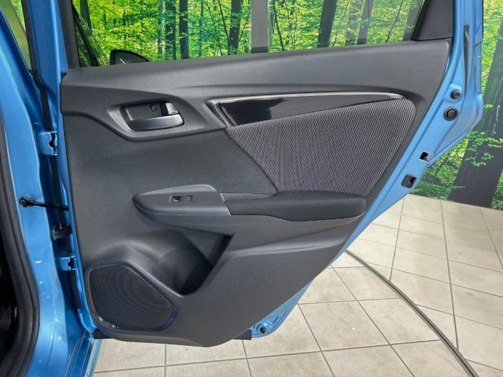 2017 Honda Fit Hybrid DAA-GP5 (UW-6a28d53f78da5)[29]
