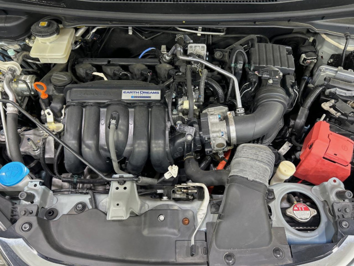 2017 Honda Fit Hybrid DAA-GP5 (UW-6a28d53f78da5)[5]