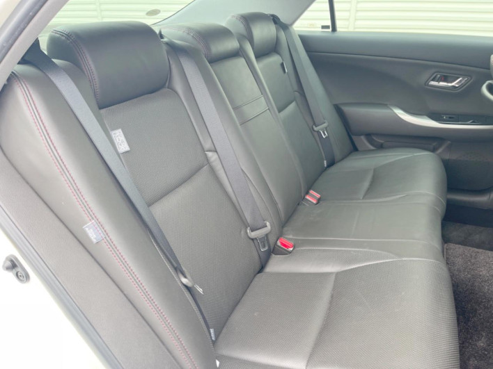 2011 Toyota Crown DBA-GRS200 (UW-6a28d54322aab)[16]