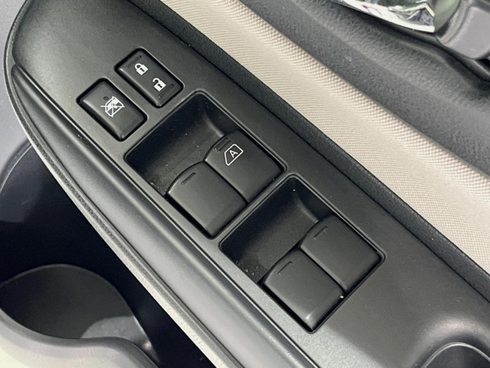 2018 Nissan Note DAA-HE12 (UW-6a28d552d04ab)[20]