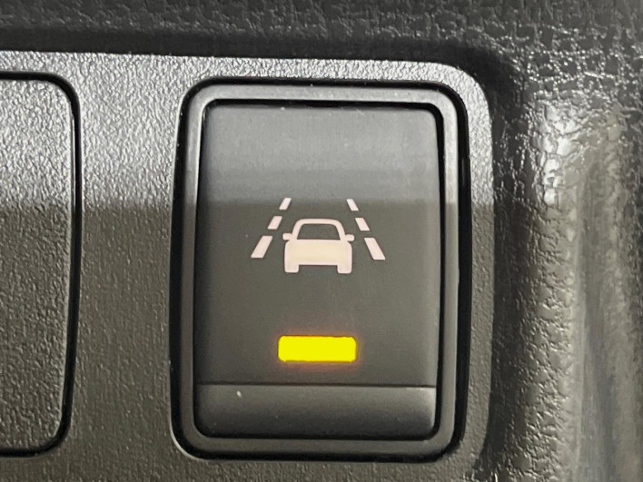 2018 Nissan Note DAA-HE12 (UW-6a28d552d04ab)[25]