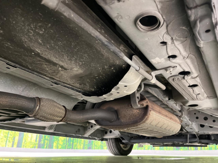 2014 Nissan Serena DAA-HFC26 (UW-6a28d55a5eba6)[28]