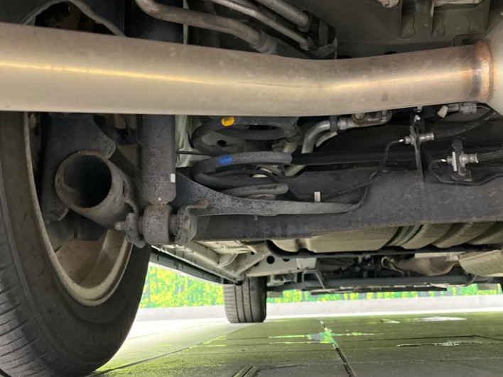 2014 Nissan Serena DAA-HFC26 (UW-6a28d55a5eba6)[26]