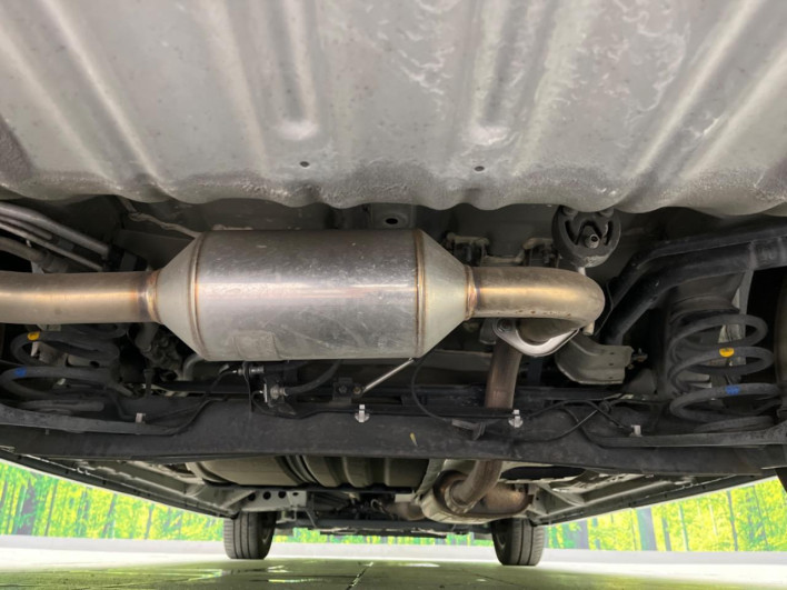 2014 Nissan Serena DAA-HFC26 (UW-6a28d55a5eba6)[27]