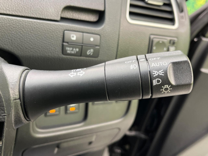 2014 Nissan Serena DAA-HFC26 (UW-6a28d55a5eba6)[12]