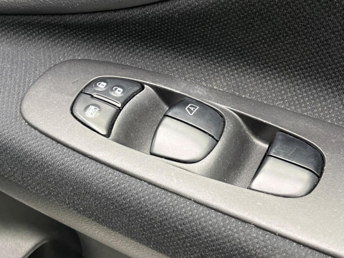 2014 Nissan Serena DAA-HFC26 (UW-6a28d55a5eba6)[6]