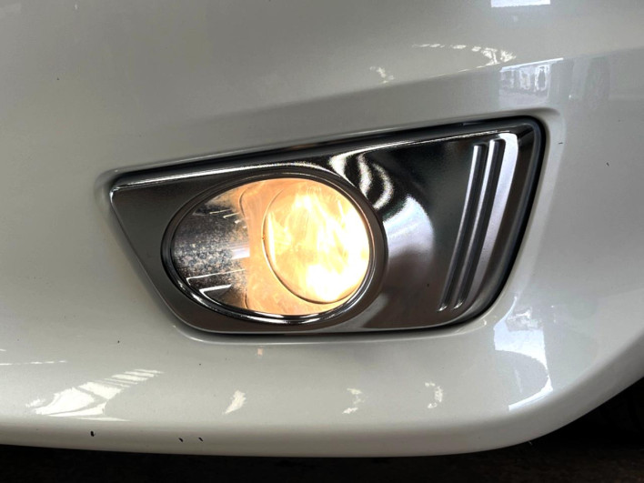 2014 Nissan Serena DAA-HFC26 (UW-6a28d55aa4ac0)[11]