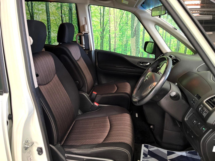 2014 Nissan Serena DAA-HFC26 (UW-6a28d55aa4ac0)[18]