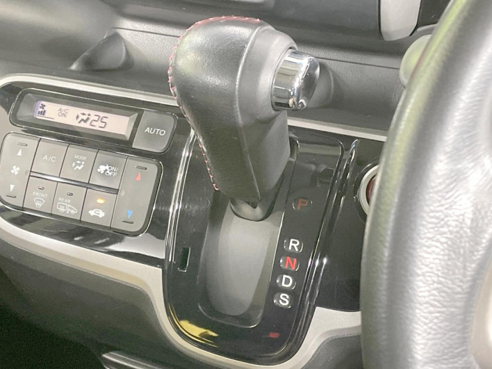 2012 Honda N-BOX CUSTOM DBA-JF2 (UW-6a28d57363078)[23]
