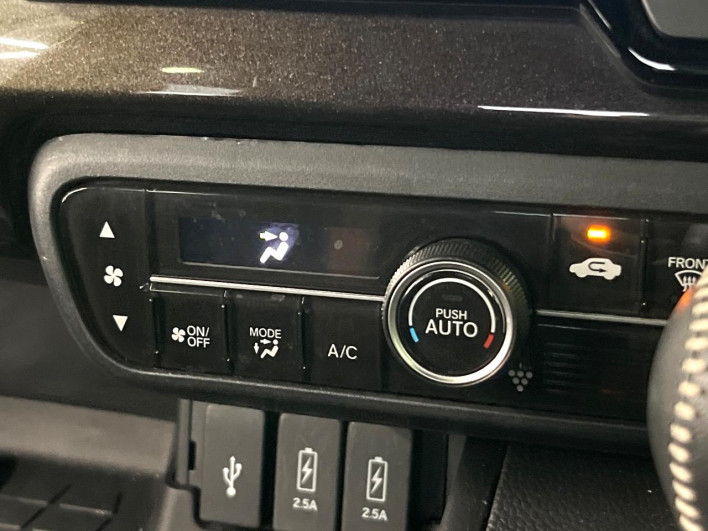 2018 Honda N-BOX CUSTOM DBA-JF3 (UW-6a28d575efa3d)[20]