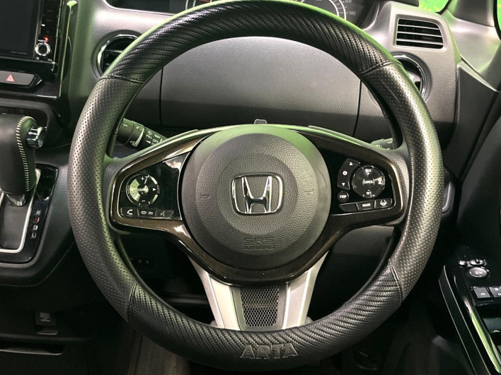 2018 Honda N-BOX CUSTOM DBA-JF3 (UW-6a28d575efa3d)[18]