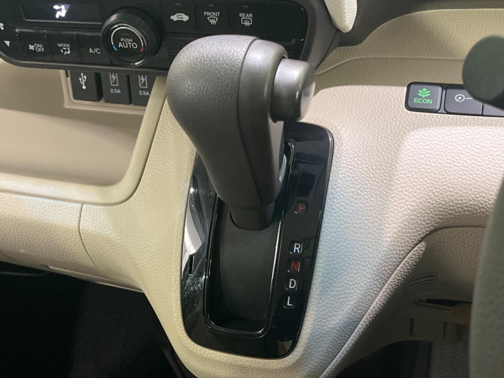 2019 Honda N-BOX DBA-JF3 (UW-6a28d5776329b)[28]