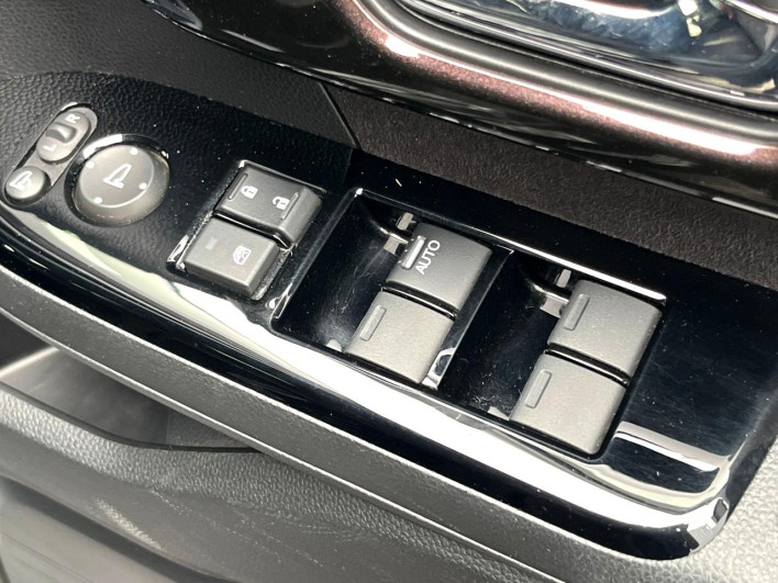 2019 Honda N-BOX CUSTOM DBA-JF3 (UW-6a28d579b7bdc)[13]