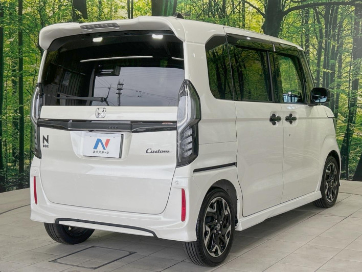 2017 Honda N-BOX CUSTOM DBA-JF3 (UW-6a28d57c828e0)[19]