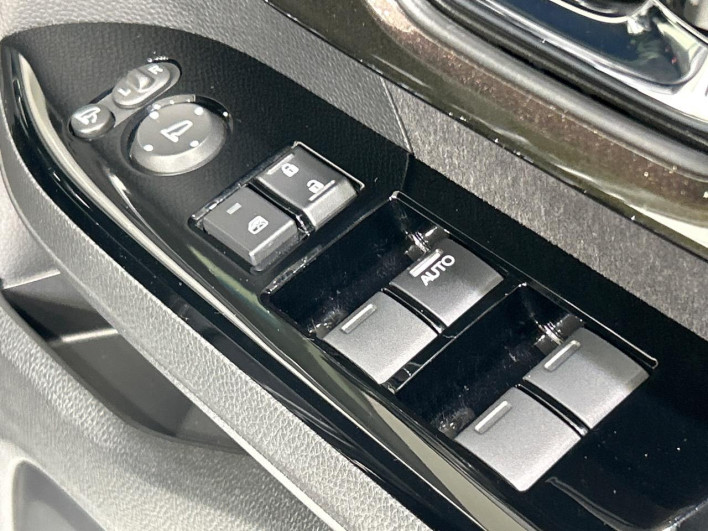 2019 Honda N-BOX CUSTOM DBA-JF3 (UW-6a28d57da0345)[25]