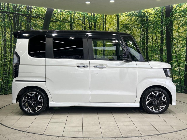 2019 Honda N-BOX CUSTOM DBA-JF3 (UW-6a28d57da0345)[17]