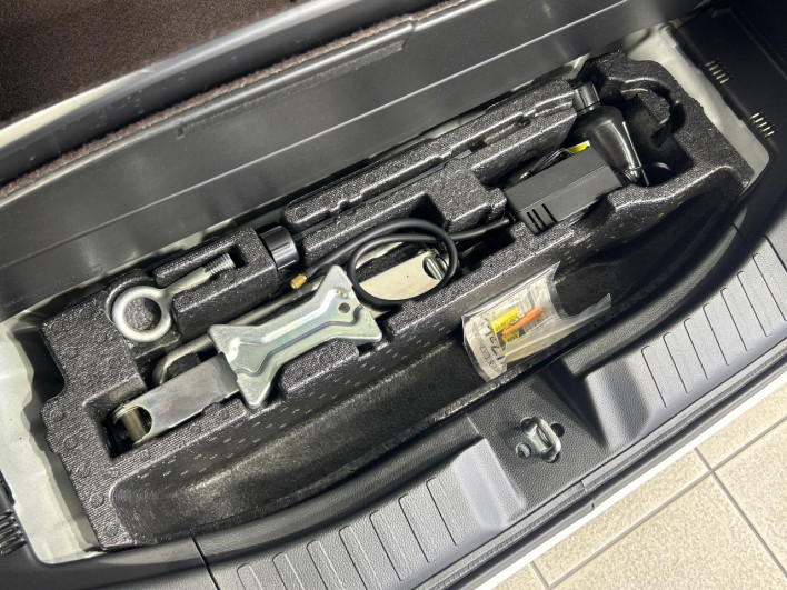 2019 Honda N-BOX CUSTOM DBA-JF3 (UW-6a28d57da0345)[21]