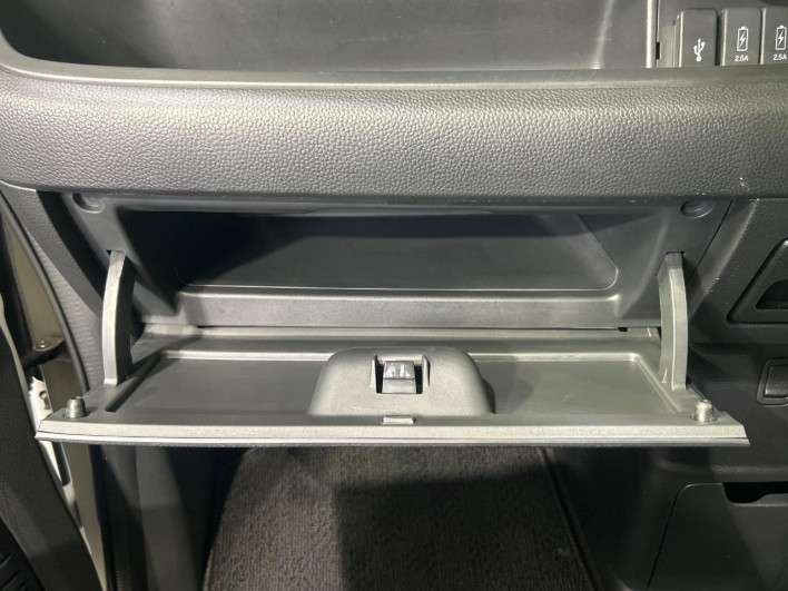 2019 Honda N-BOX CUSTOM DBA-JF3 (UW-6a28d57da0345)[4]