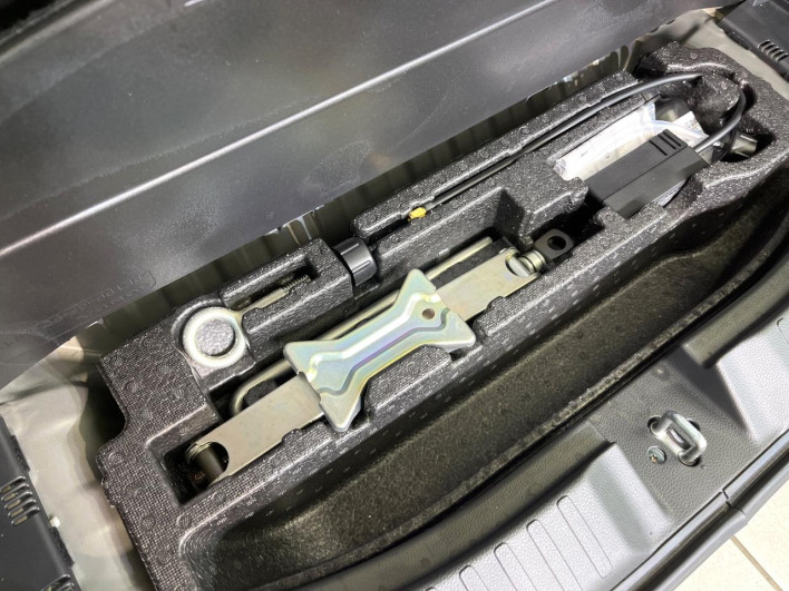 2021 Honda N-BOX CUSTOM 6BA-JF3 (UW-6a28d57f8e5de)[22]