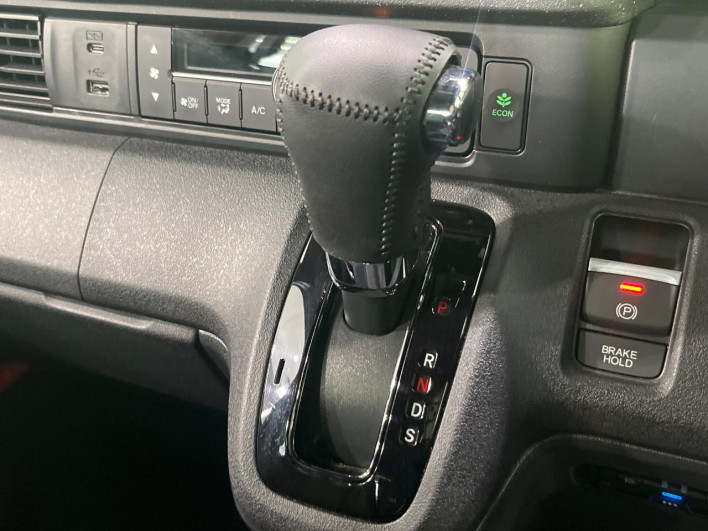 2024 Honda N-BOX CUSTOM 6BA-JF5 (UW-6a28d5902d57e)[17]