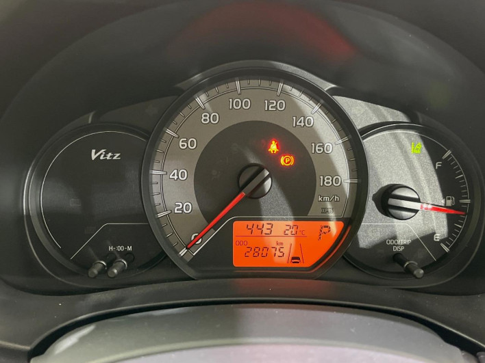 2015 Toyota Vitz DBA-KSP130 (UW-6a28d5b28a3de)[29]