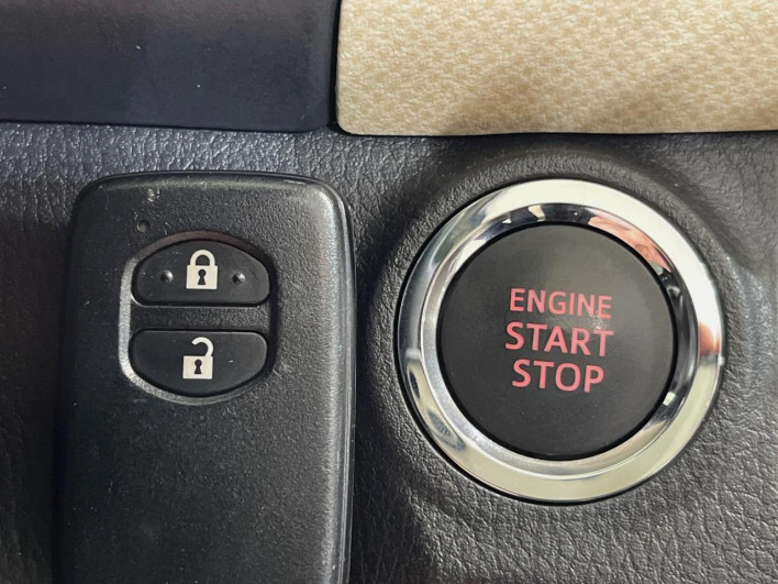 2015 Toyota Vitz DBA-KSP130 (UW-6a28d5b28a3de)[21]