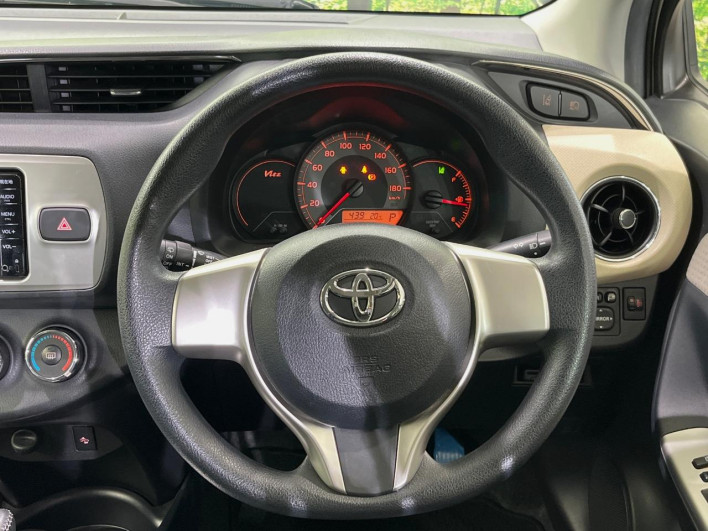 2015 Toyota Vitz DBA-KSP130 (UW-6a28d5b28a3de)[16]