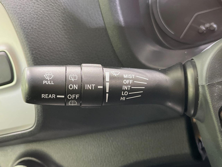 2015 Toyota Vitz DBA-KSP130 (UW-6a28d5b28a3de)[28]